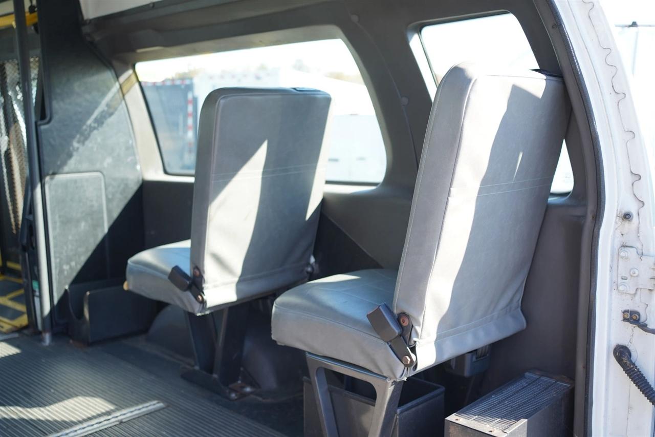 Ford Econoline E-350 Super Duty Extended 2012