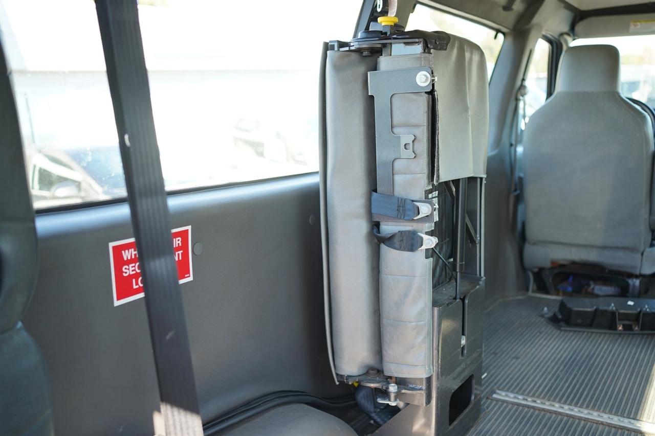 Ford Econoline E-350 Super Duty Extended 2012