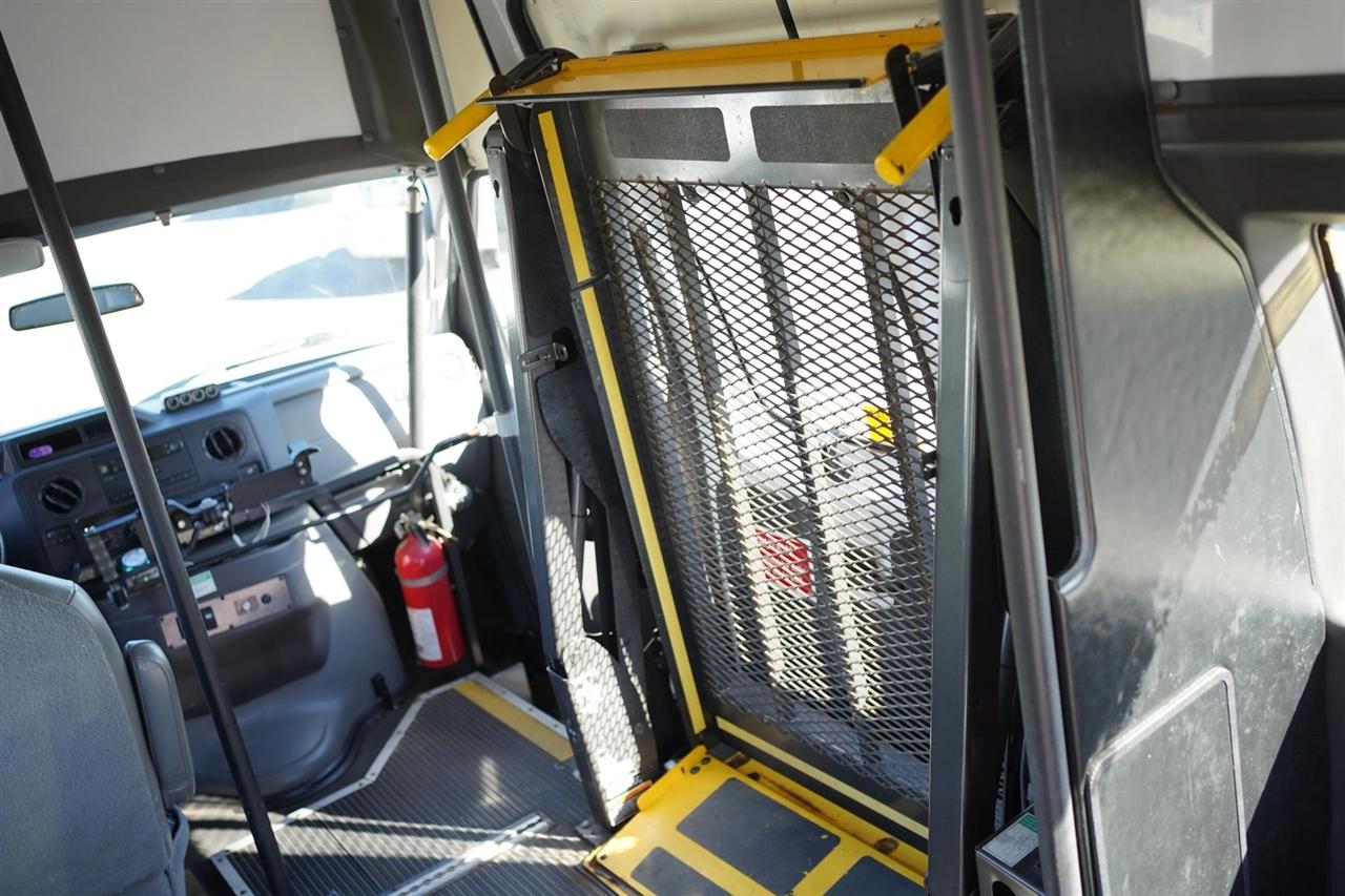 Ford Econoline E-350 Super Duty Extended 2012