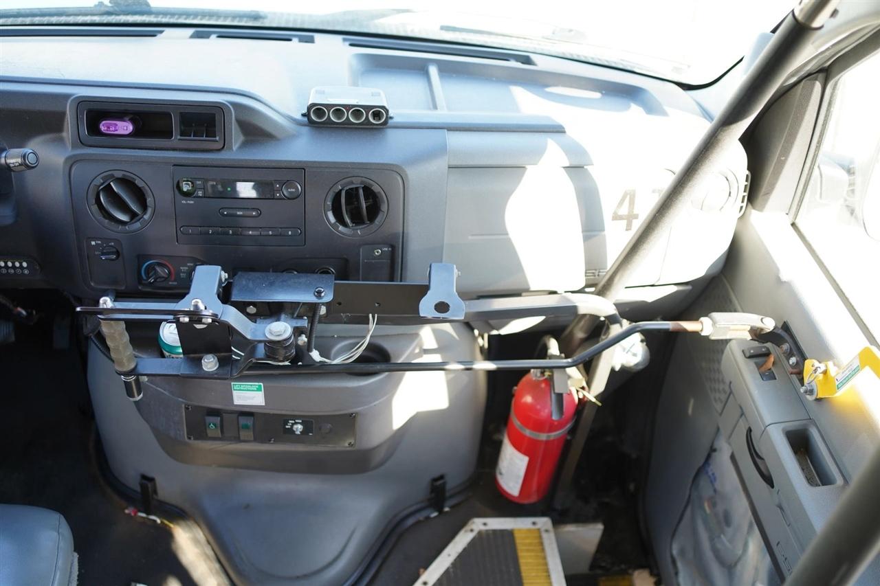 Ford Econoline E-350 Super Duty Extended 2012