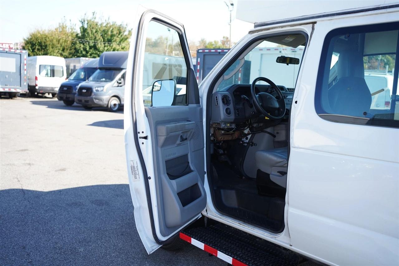 Ford Econoline E-350 Super Duty Extended 2012