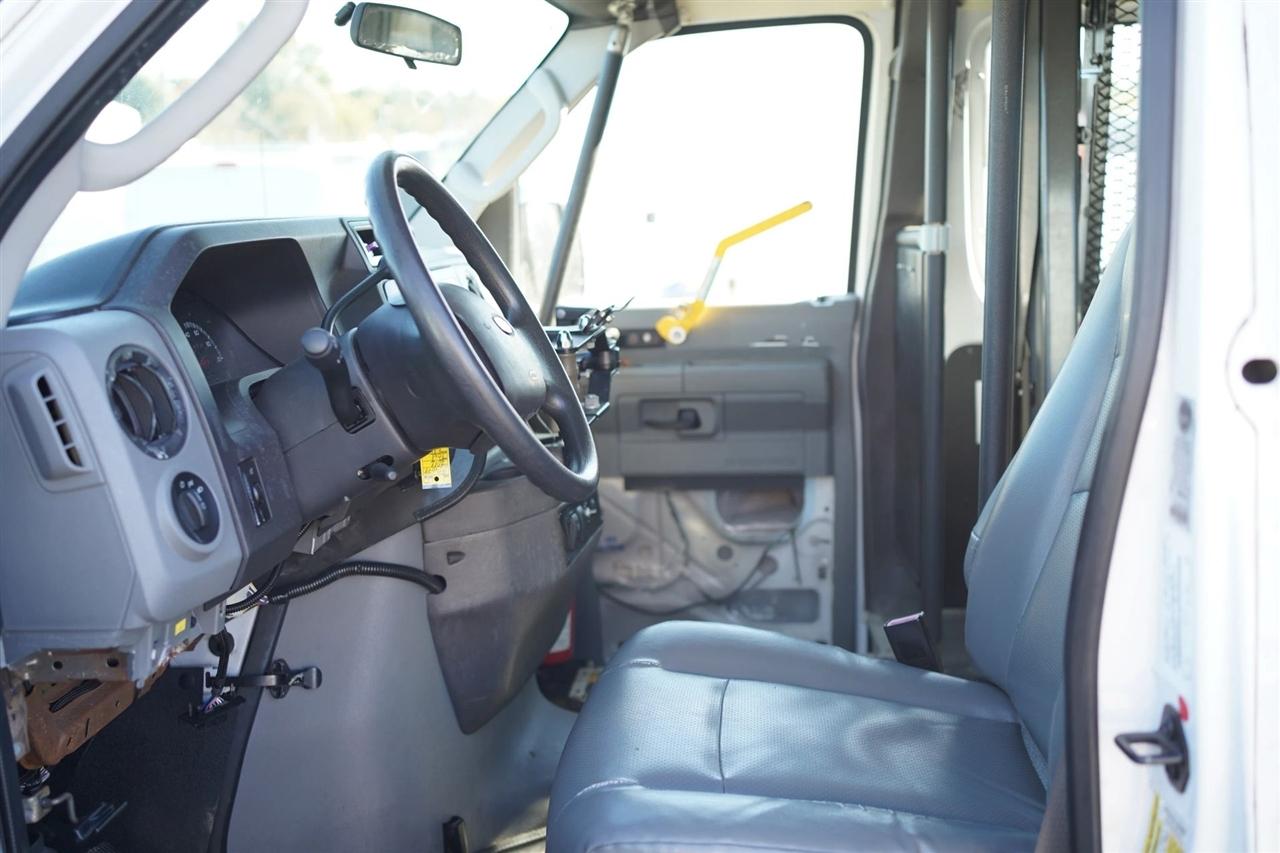Ford Econoline E-350 Super Duty Extended 2012