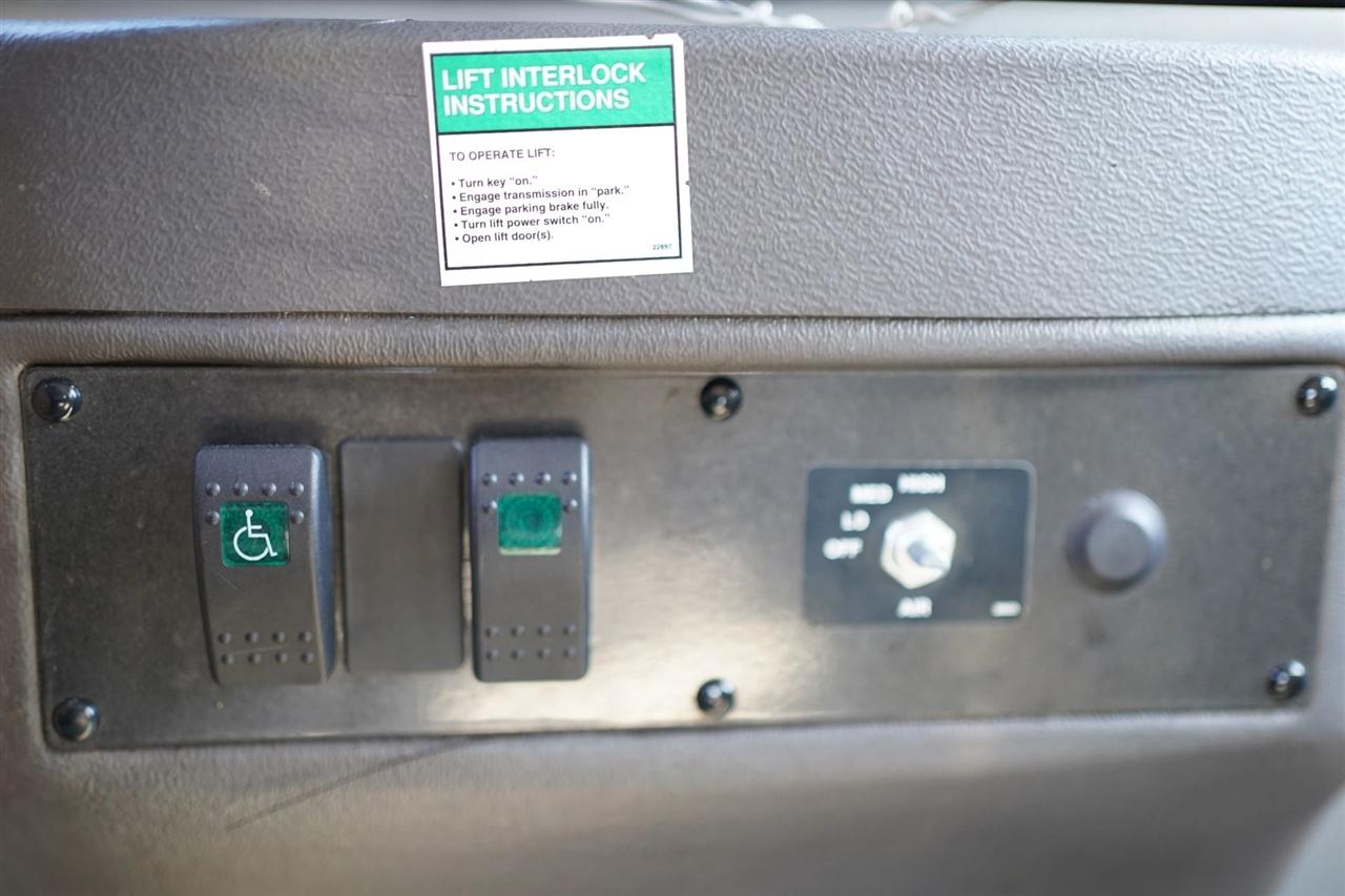 Ford Econoline E-350 Super Duty Extended 2012