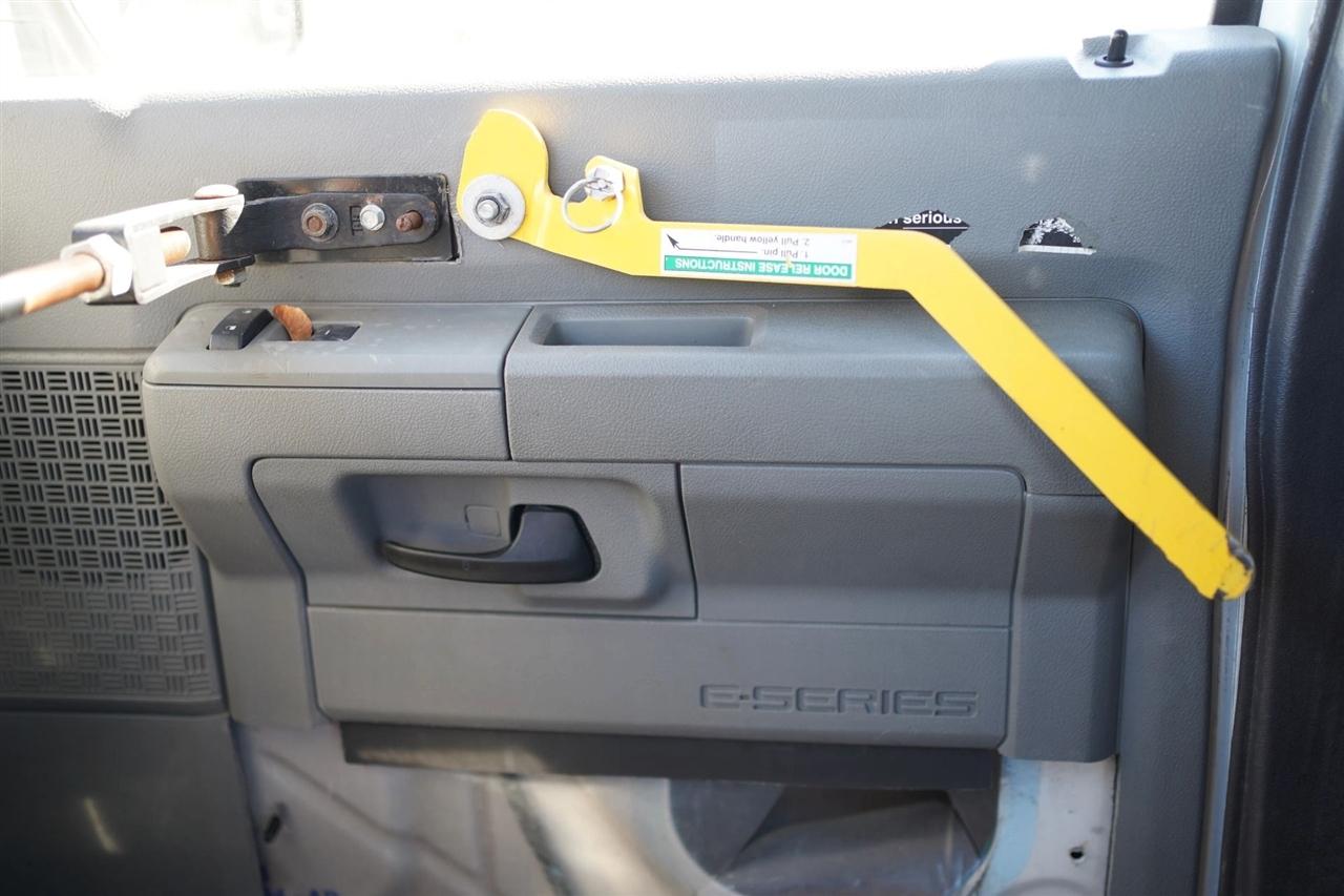 Ford Econoline E-350 Super Duty Extended 2012