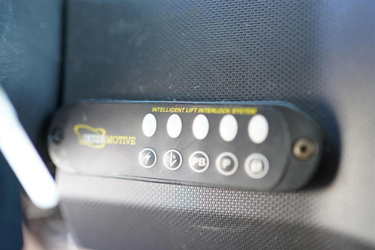 Ford Econoline E-350 Super Duty Extended 2012