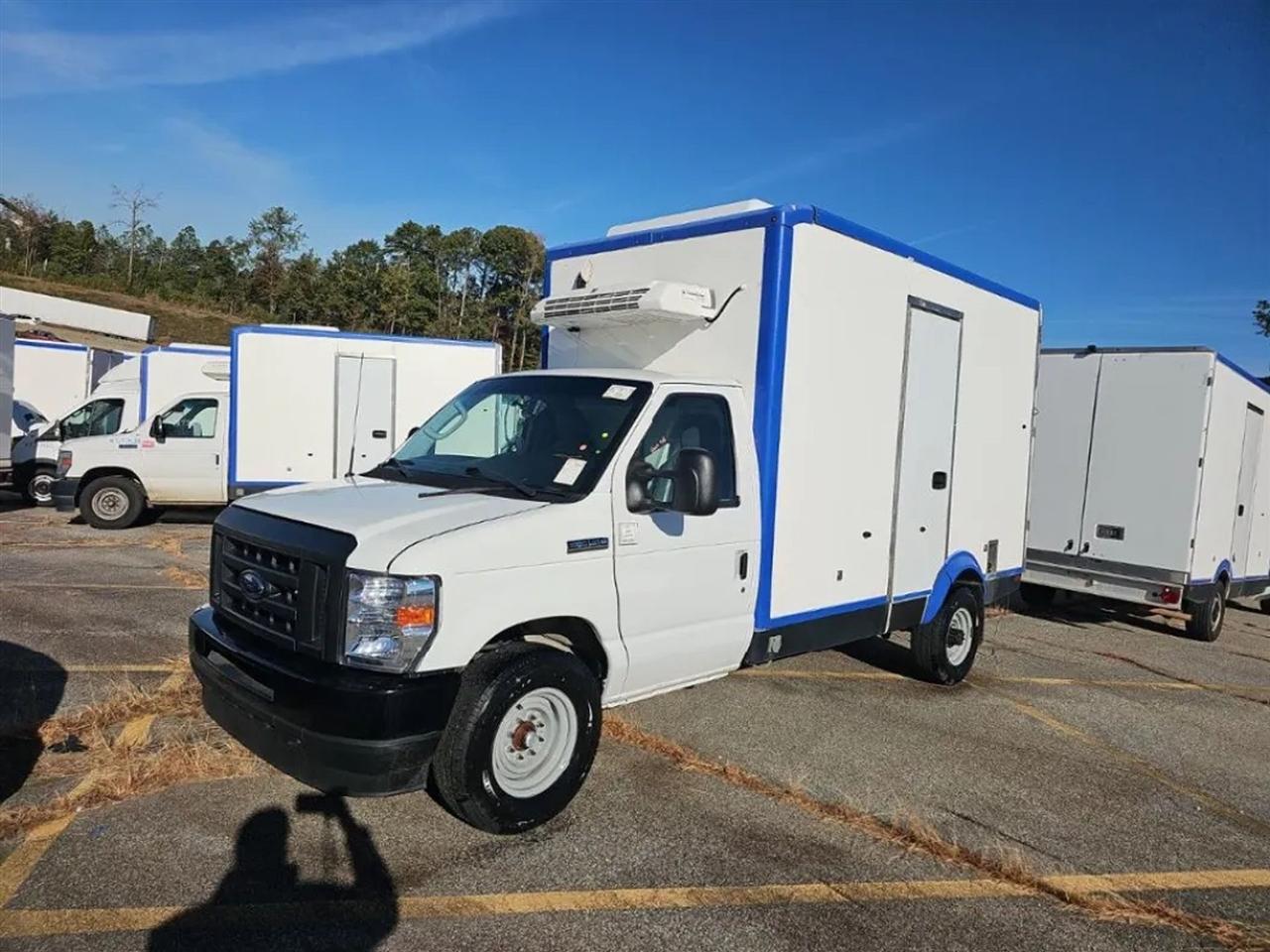 Ford Econoline E-350 Super Duty 2023
