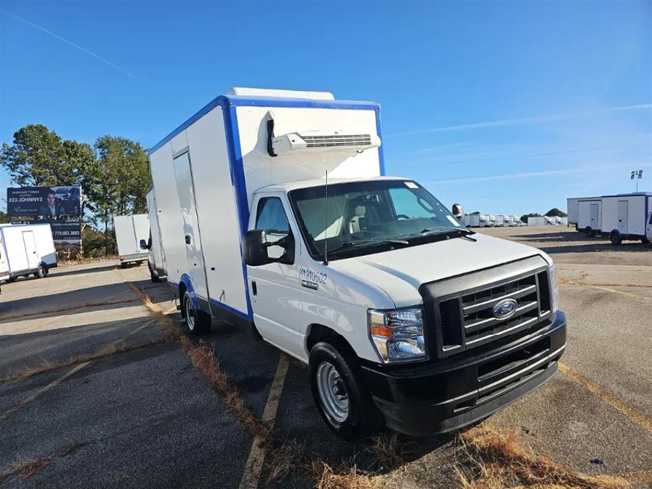 Ford Econoline E-350 Super Duty 2023