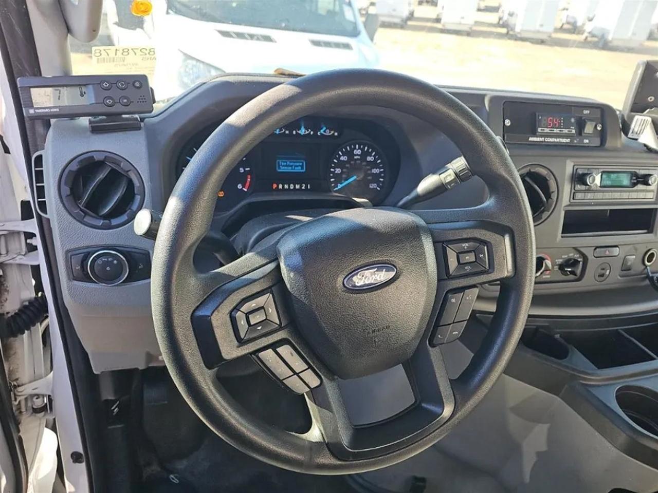 Ford Econoline E-350 Super Duty 2023