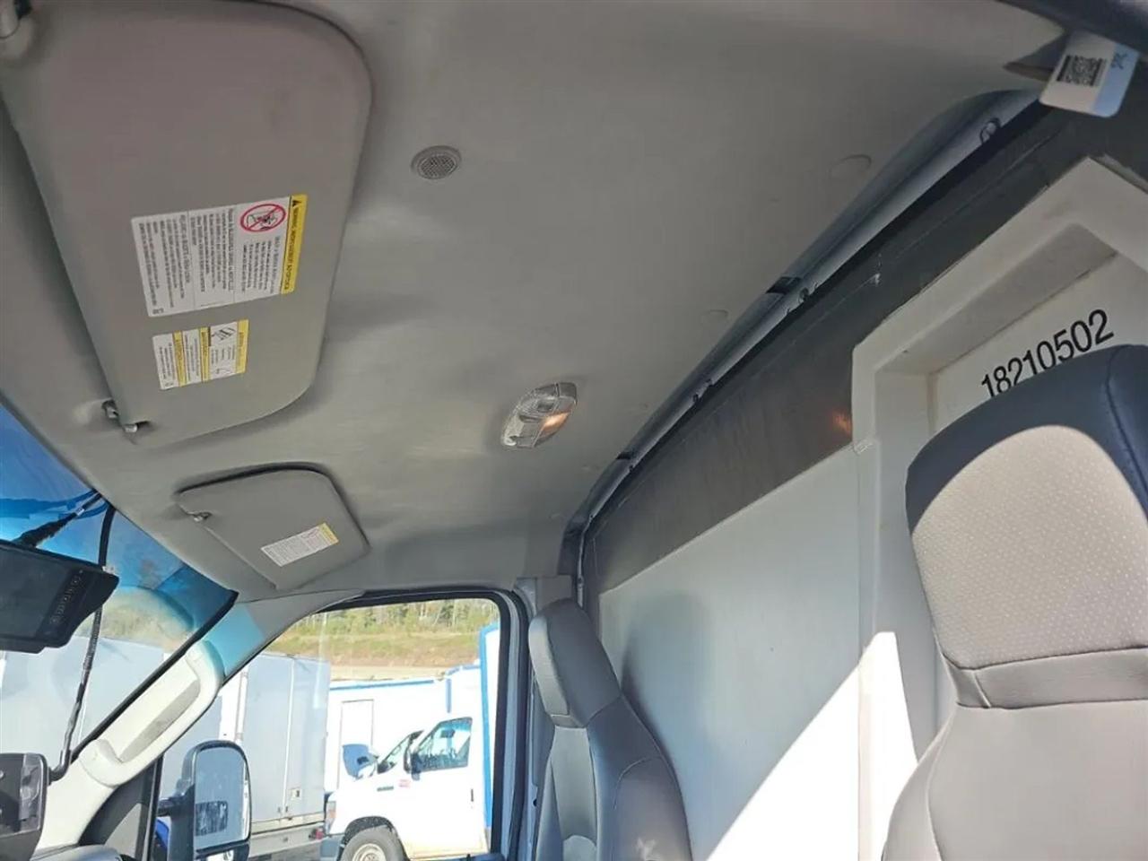 Ford Econoline E-350 Super Duty 2023