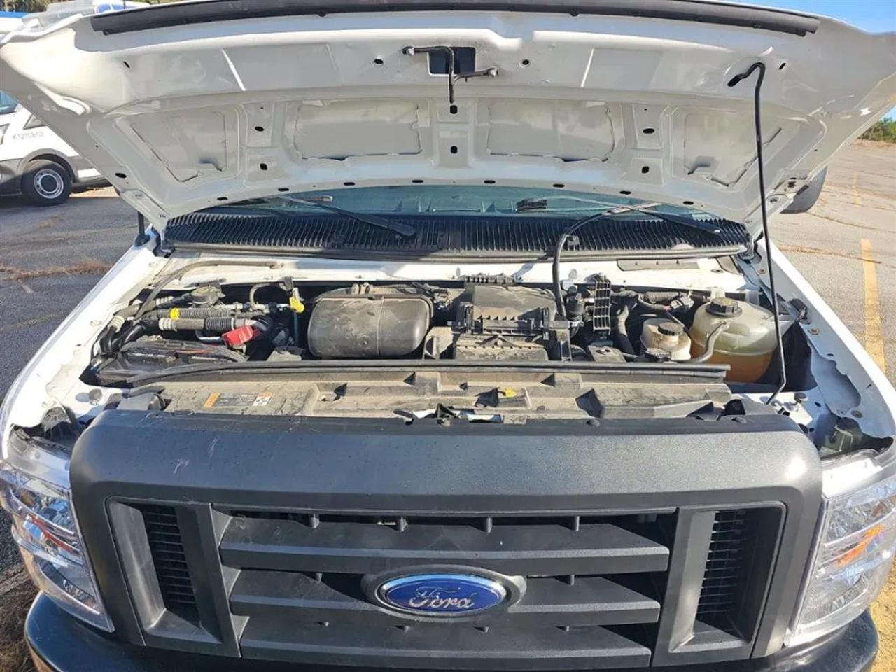 Ford Econoline E-350 Super Duty 2023