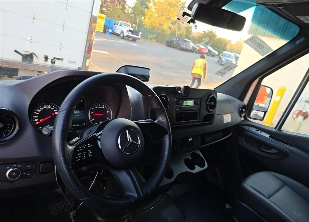 Mercedes-Benz Sprinter 2500 170-in. WB 2025