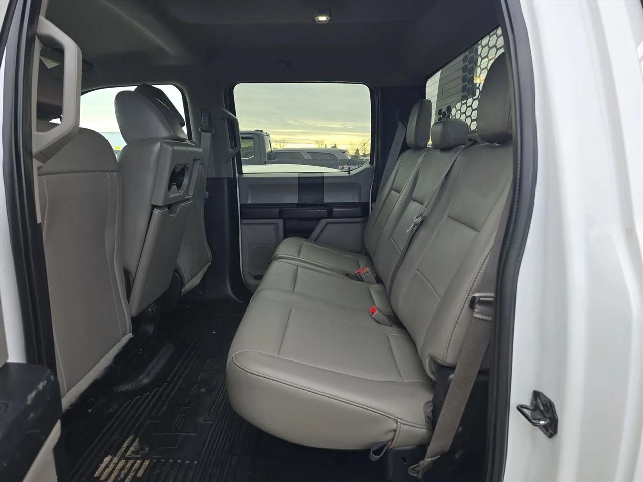 Ford F-450 SD Crew Cab DRW 4WD 2019