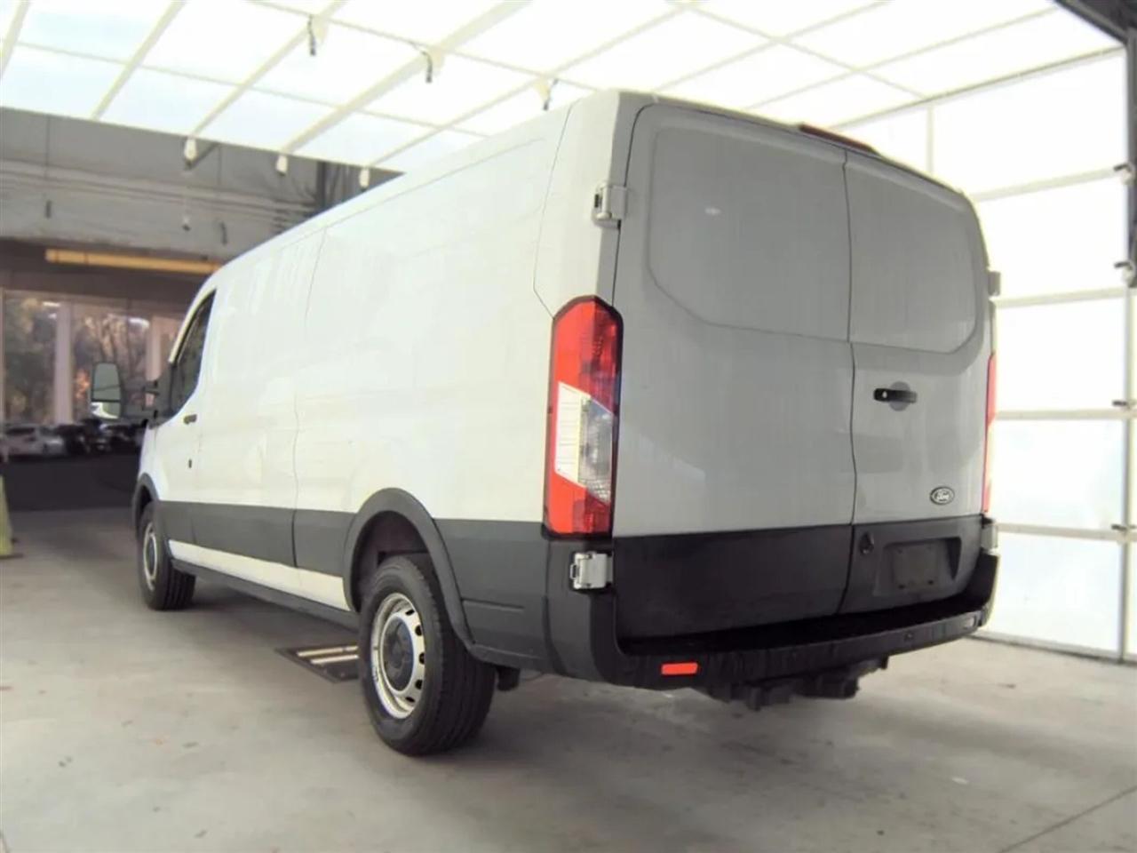 Ford Transit 250 Van Low Roof w/Sliding Pass. 130-in. WB 2021