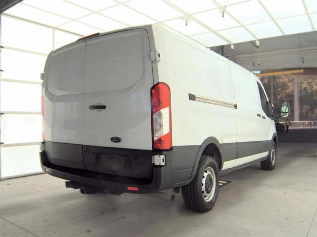 Ford Transit 250 Van Low Roof w/Sliding Pass. 130-in. WB 2021