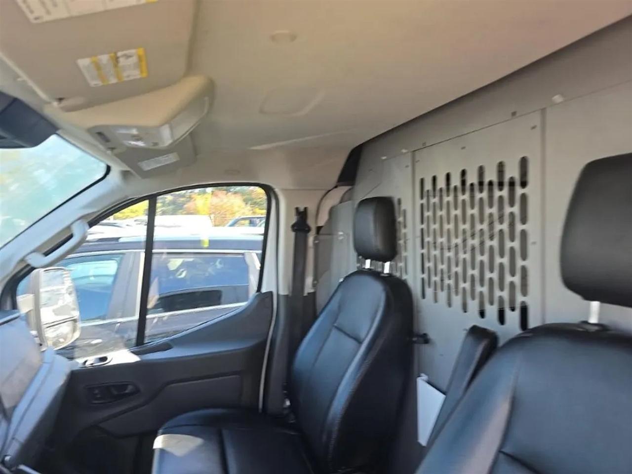 Ford Transit 250 Van Low Roof w/Sliding Pass. 130-in. WB 2021