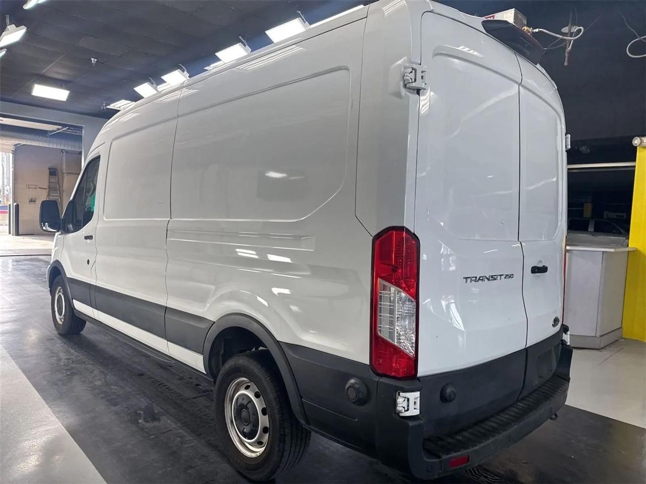 Ford Transit 250 Van Med. Roof w/Sliding Pass. 130-in. WB 2020