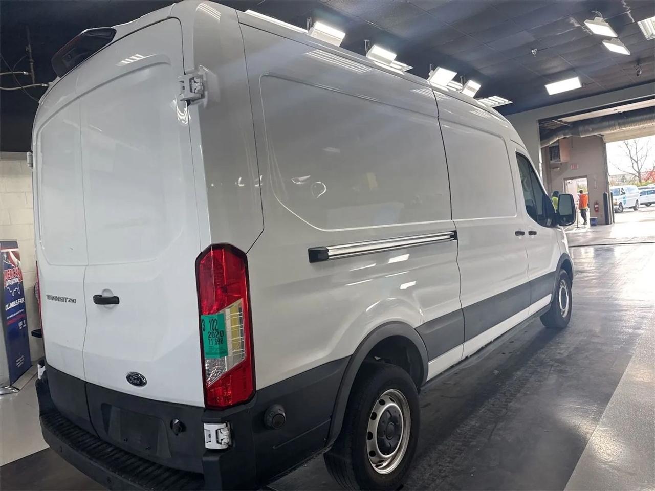 Ford Transit 250 Van Med. Roof w/Sliding Pass. 130-in. WB 2020