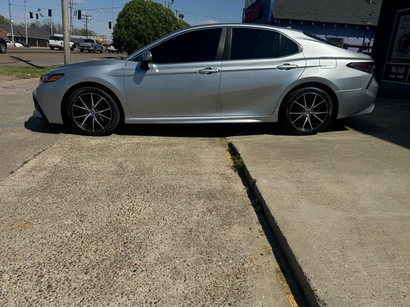 Toyota Camry SE 2021