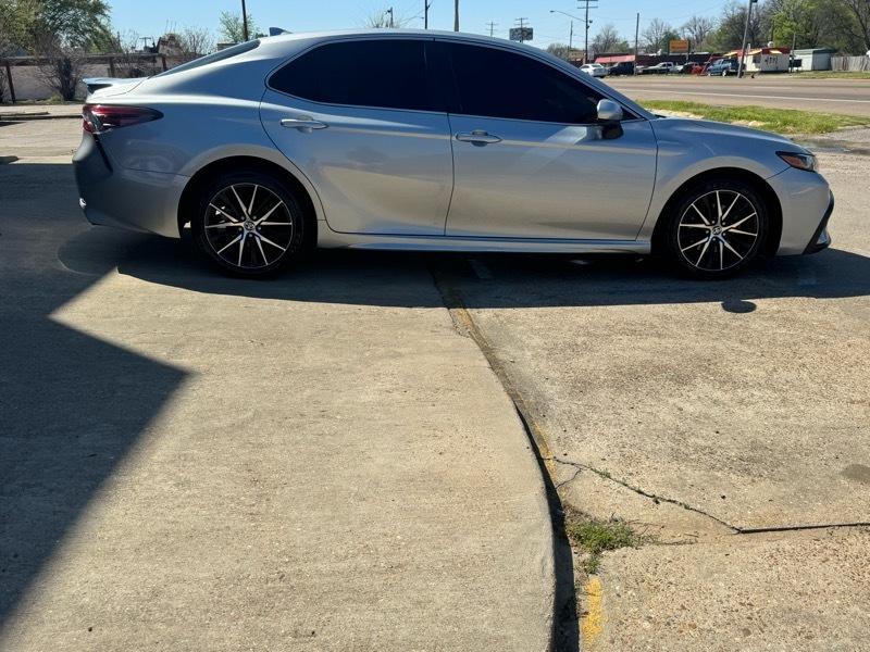 Toyota Camry SE 2021