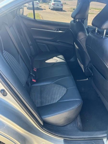 Toyota Camry SE 2021