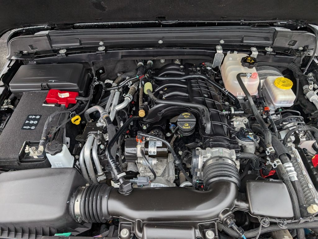 2022 Jeep Wrangler Unlimited Sahara photo 2