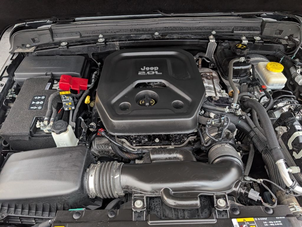 2021 Jeep Wrangler Unlimited Sahara photo 2