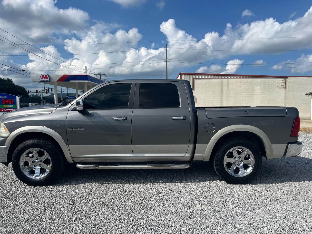 RAM 1500 Laramie Crew Cab 2WD 2010