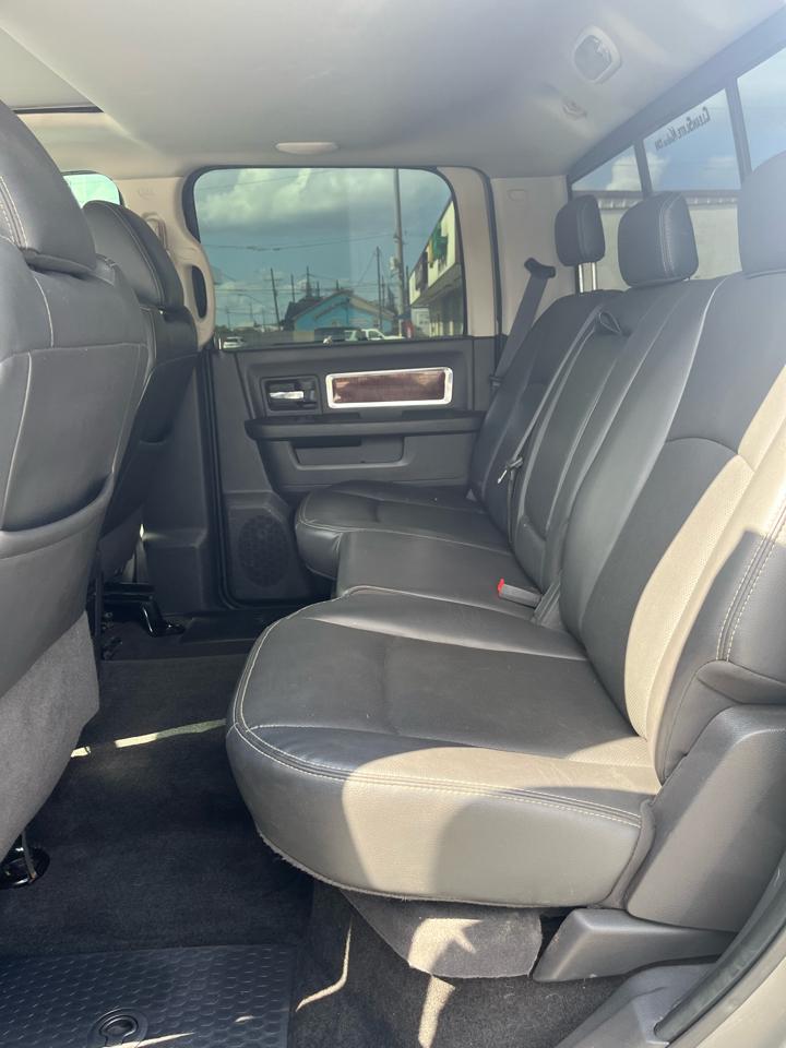RAM 1500 Laramie Crew Cab 2WD 2010