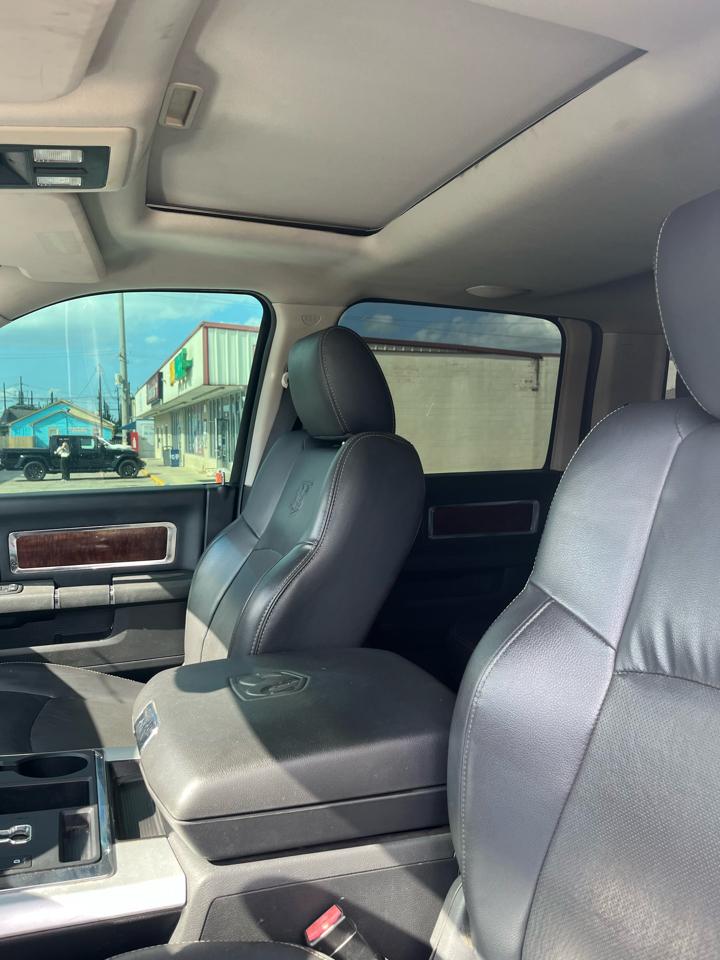 RAM 1500 Laramie Crew Cab 2WD 2010