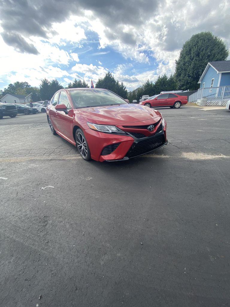 2020 Toyota Camry SE