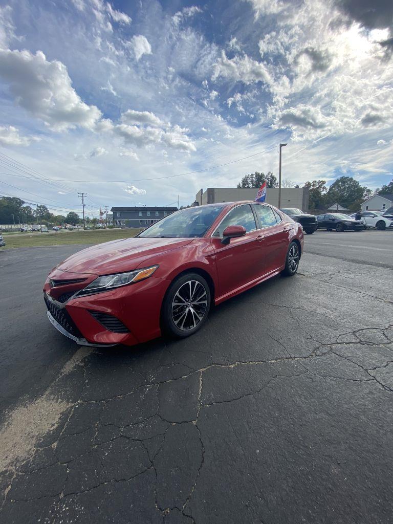 2020 Toyota Camry SE photo 2