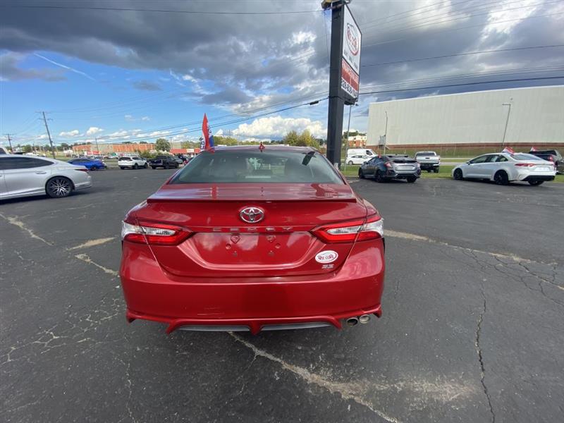 2020 Toyota Camry SE photo 3