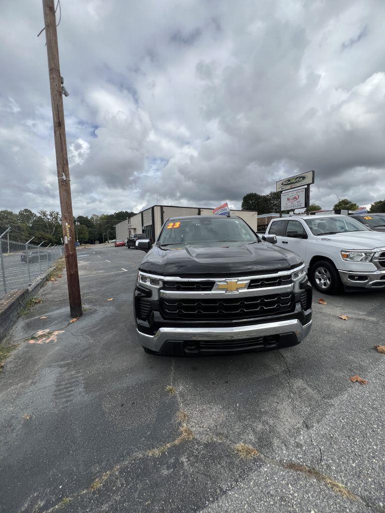 2023 Chevrolet Silverado 1500 LT photo 2