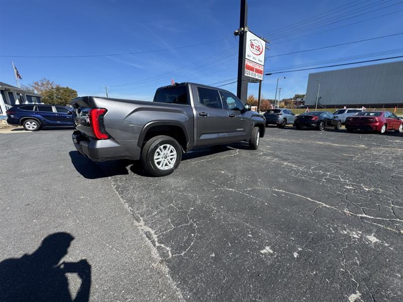 2022 Toyota Tundra SR5 CrewMax photo 2