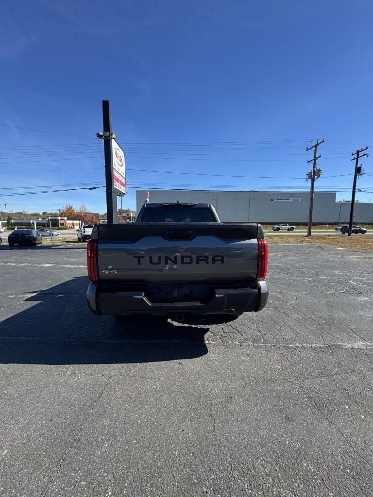 2022 Toyota Tundra SR5 CrewMax photo 3