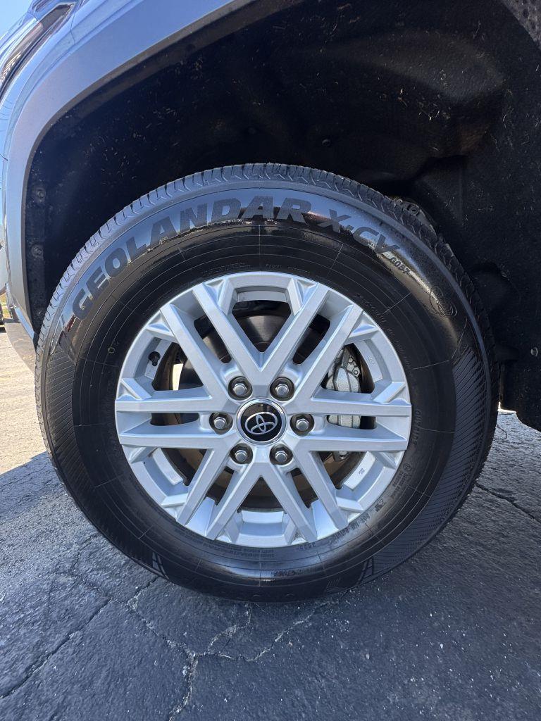 2022 Toyota Tundra SR5 CrewMax photo 4