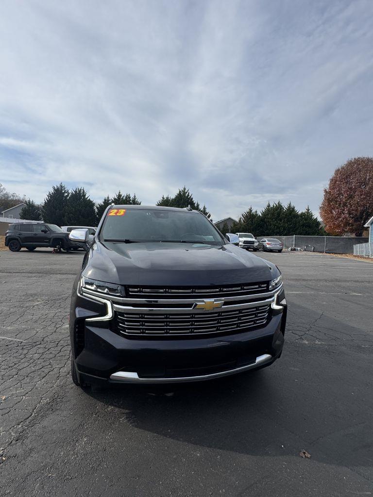 2023 Chevrolet Suburban Premier photo 2