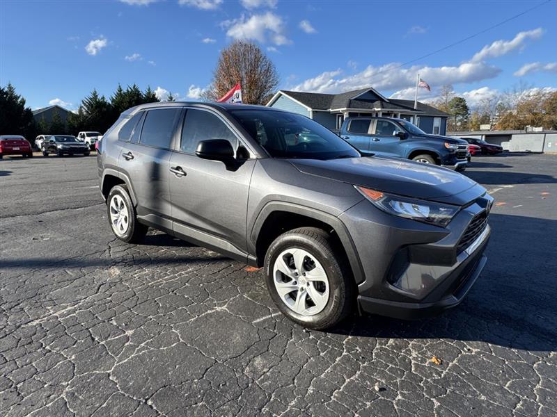 2022 Toyota RAV4 LE photo 2