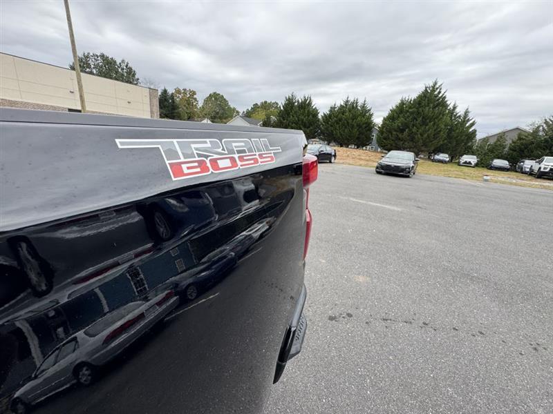 2021 Chevrolet Silverado 1500 Custom Trail Boss photo 3