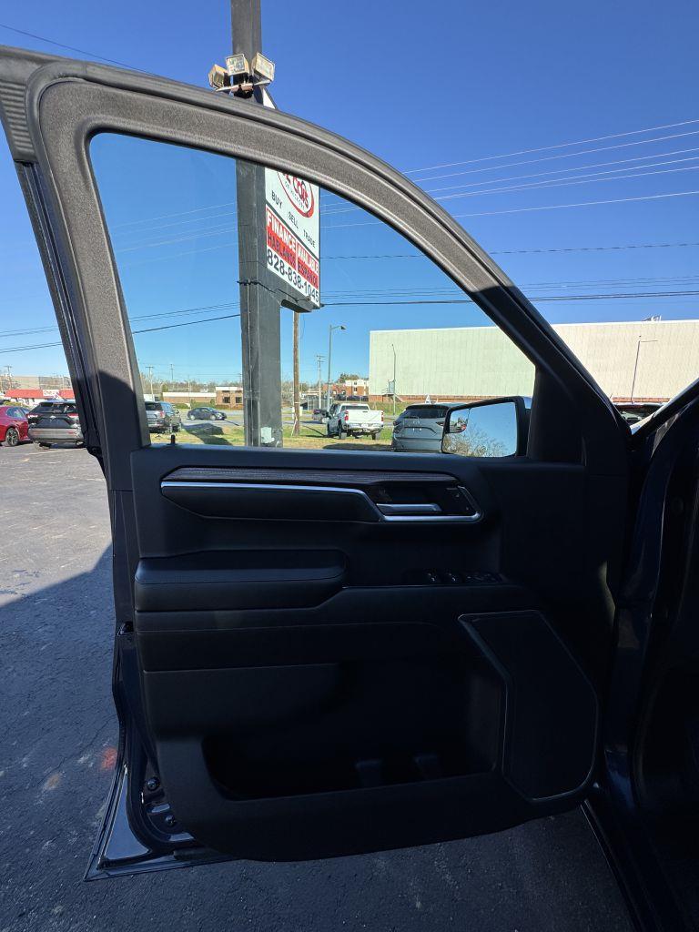 Chevrolet Silverado 1500 LT-L Crew Cab 4WD 2022