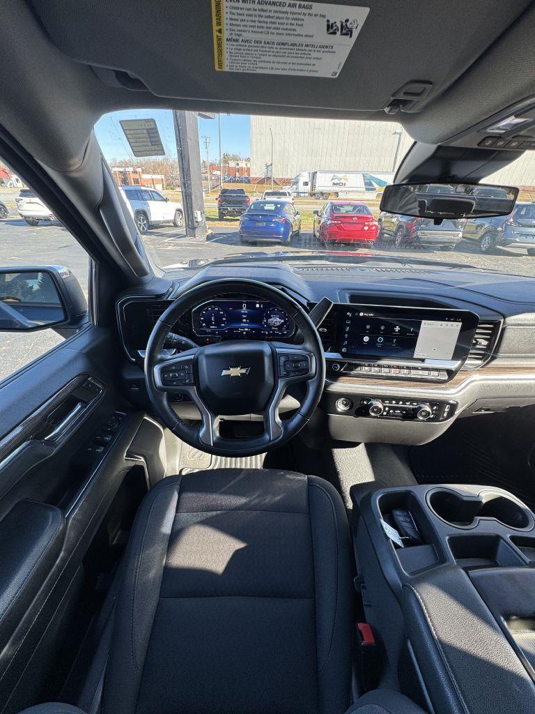 Chevrolet Silverado 1500 LT-L Crew Cab 4WD 2023