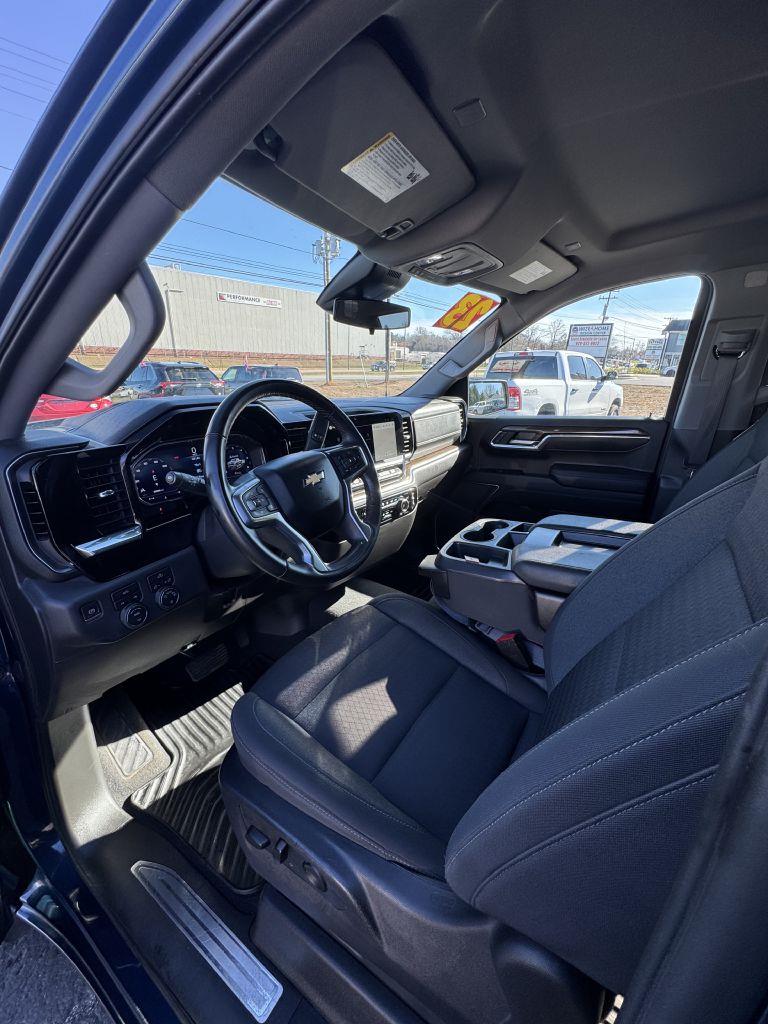 Chevrolet Silverado 1500 LT-L Crew Cab 4WD 2023