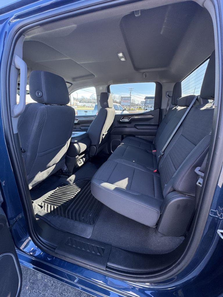 Chevrolet Silverado 1500 LT-L Crew Cab 4WD 2023