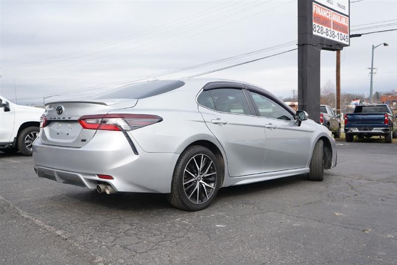 Toyota Camry SE 2024