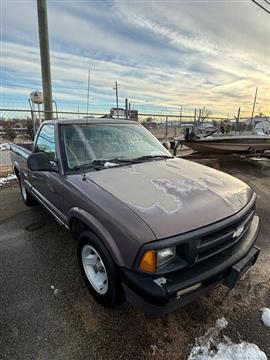 1997 Chevrolet S10 Pickup Reg. Cab Short Bed 2WD