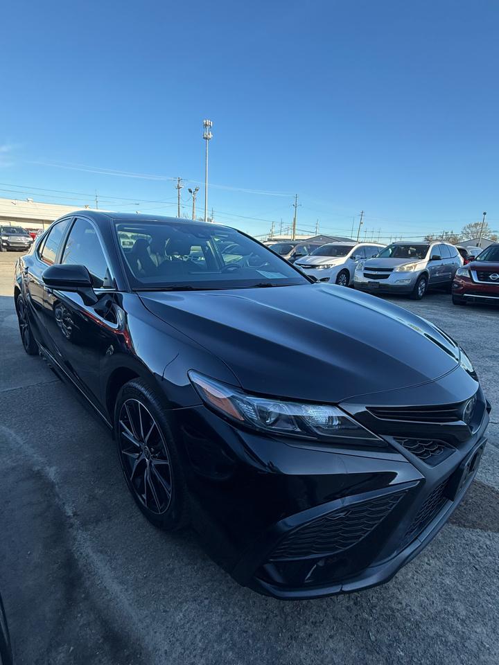 Toyota Camry SE 2021