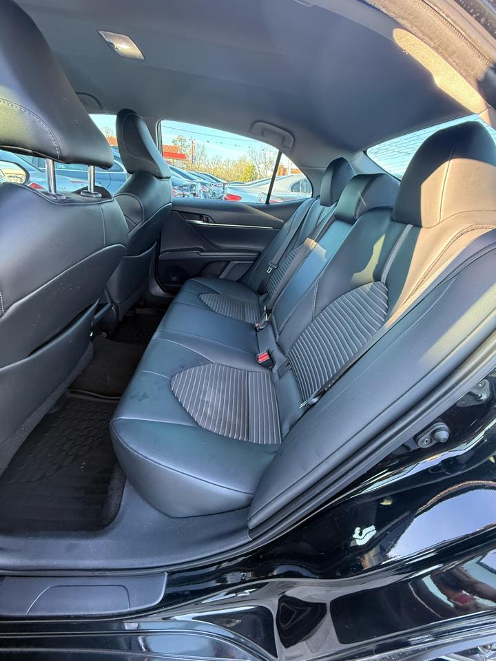 Toyota Camry SE 2021