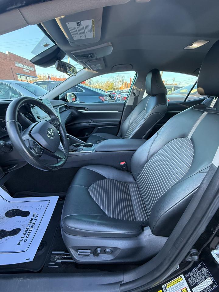 Toyota Camry SE 2021