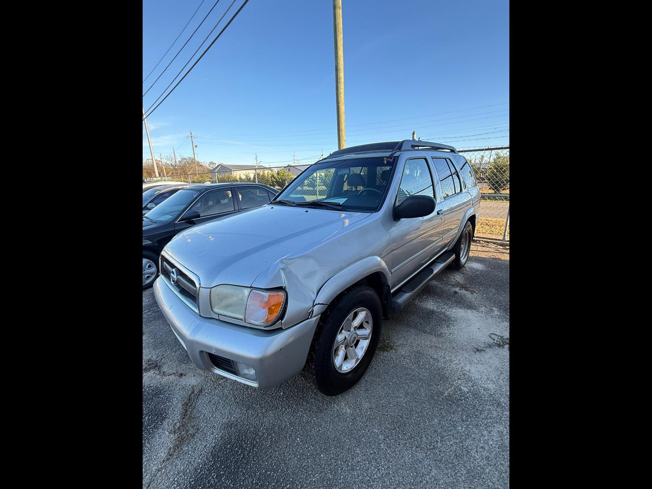 Nissan Pathfinder SE 2WD 2003