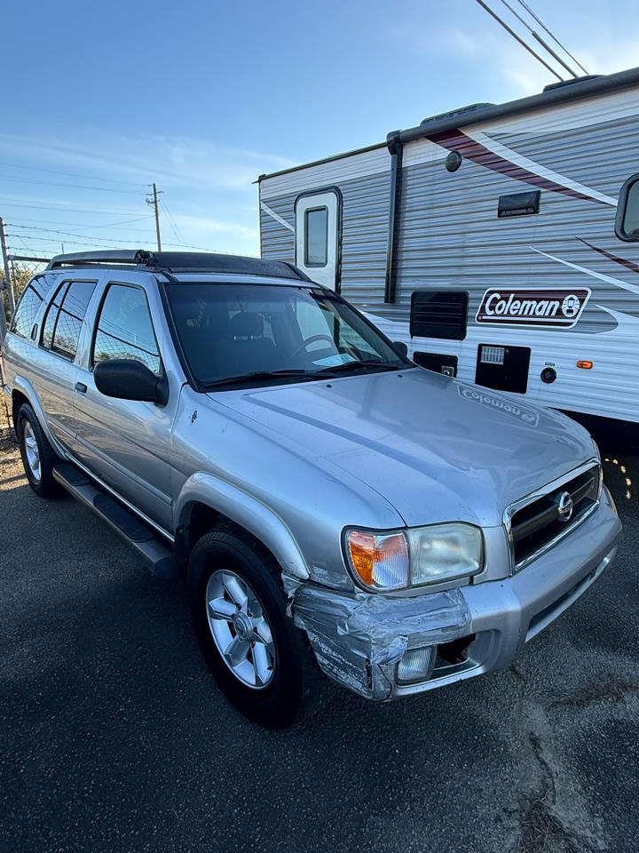 Nissan Pathfinder SE 2WD 2003